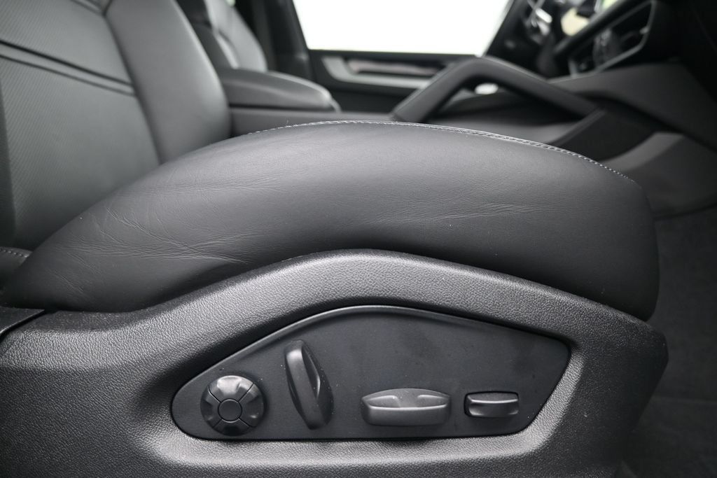 Certified 2026 Porsche Cayenne Coupe AWD/4WD image 15