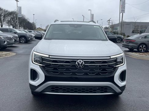 New 2026 Volkswagen Atlas Peak Edition image 2