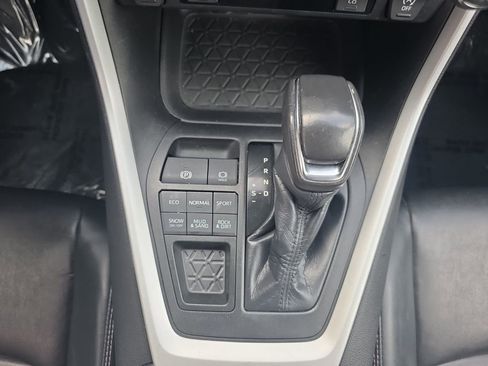 Used 2020 Toyota RAV4 XLE Premium image 13