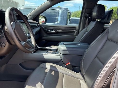 Used 2023 GMC Yukon Denali RWD image 6