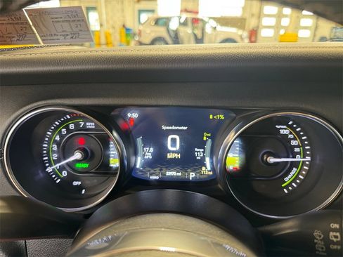 Used 2023 Jeep Wrangler Unlimited Sahara w/ Cold Weather Group image 16