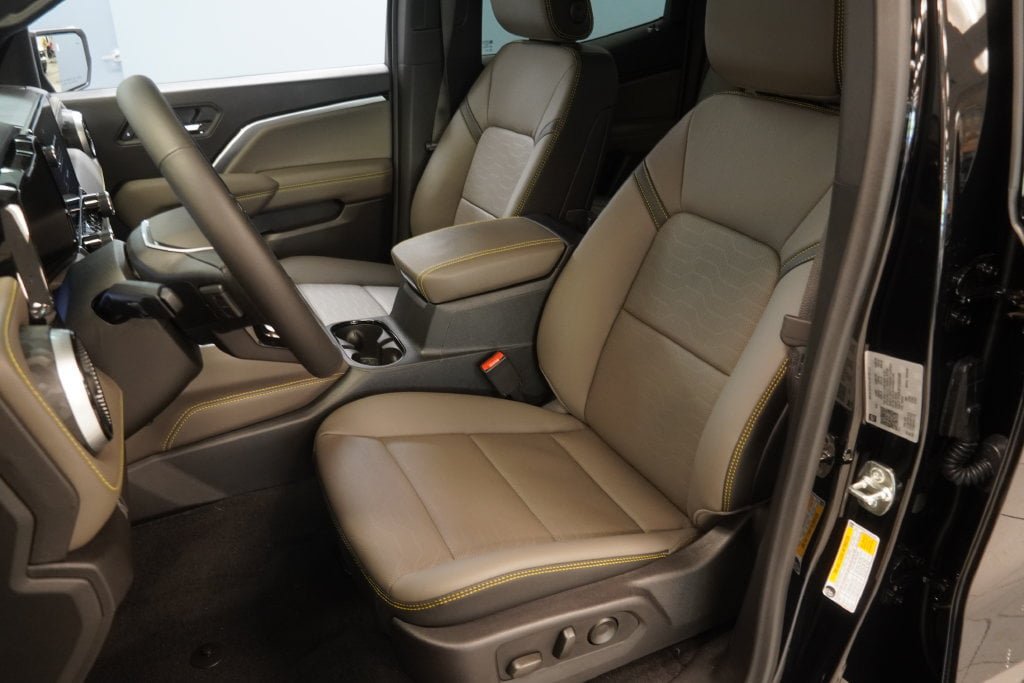 New 2026 Chevrolet Colorado ZR2 w/ Technology Package AWD/4WD image 4