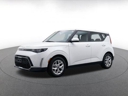 Used 2025 Kia Soul LX w/ LX Technology Package FWD image 3