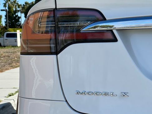 Used 2016 Tesla Model X P90D image 28