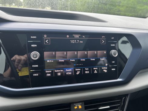 Certified 2023 Volkswagen Taos SE w/ Panoramic Sunroof Package FWD image 20