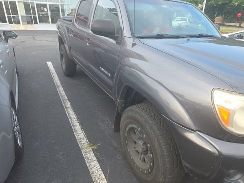 Used 2014 Toyota Tacoma PreRunner w/ SR5 Package RWD image 3