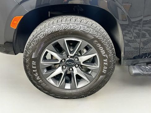 Certified 2024 Chevrolet Suburban Z71 w/ Z71 Off-Road Package AWD/4WD image 40