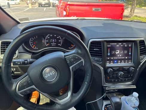 Used 2018 Jeep Grand Cherokee Altitude image 7