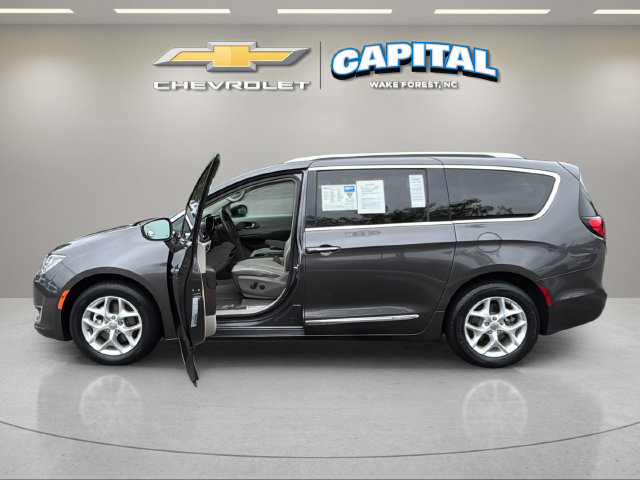 Used 2017 Chrysler Pacifica Touring-L Plus w/ Tire & Wheel Group FWD image 9