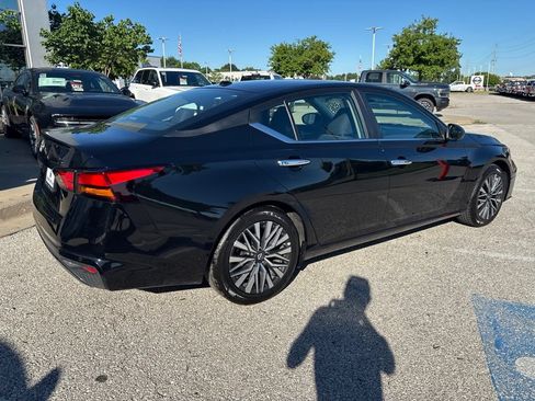 Used 2025 Nissan Altima 2.5 SV FWD image 27