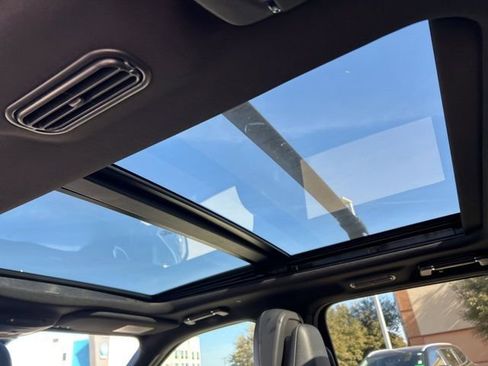 Used 2022 Lincoln Navigator Reserve image 10