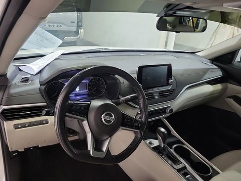 Used 2022 Nissan Altima 2.5 SV w/ SV Premium Package image 10