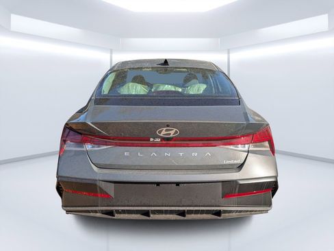 New 2026 Hyundai Elantra Limited FWD image 4
