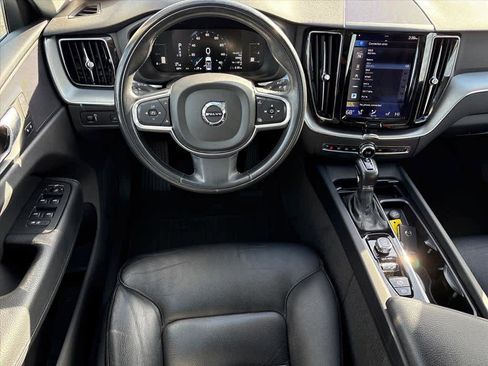 Used 2018 Volvo XC60 T6 Momentum w/ Convenience Package image 4