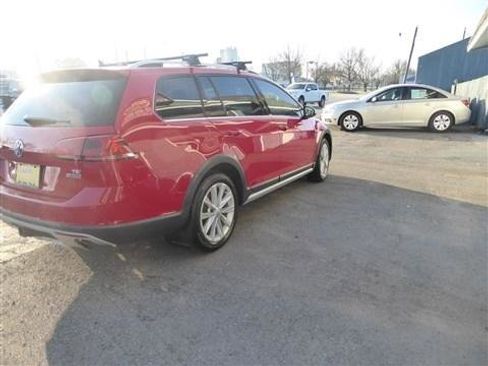 Used 2017 Volkswagen Golf Alltrack S image 6