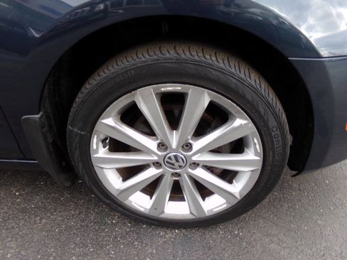 Used 2013 Volkswagen Golf TDI image 30