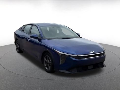 Used 2025 Kia K4 FWD image 3