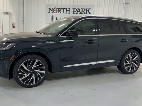 New 2025 Lincoln Aviator Black Label image 6