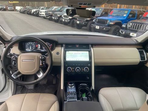 Used 2019 Land Rover Discovery HSE image 10
