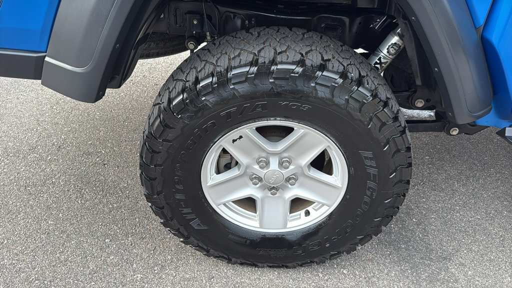 Used 2020 Jeep Gladiator Sport w/ Quick Order Package 24S AWD/4WD image 9