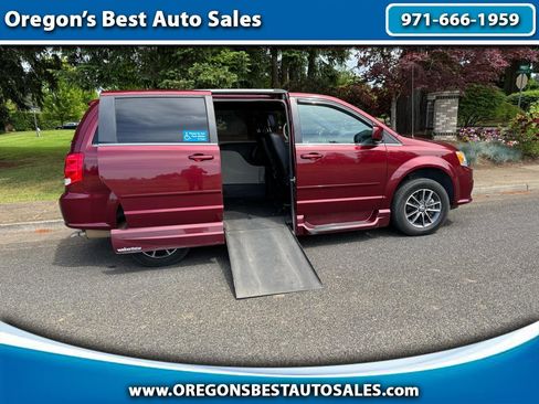 Used 2017 Dodge Grand Caravan SXT FWD image 1