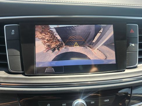 Used 2020 Buick Enclave Essence w/ Sound and Sites Package FWD image 27