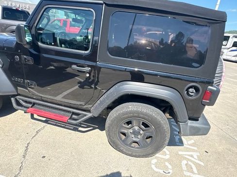 Used 2024 Jeep Wrangler Sport AWD/4WD image 9