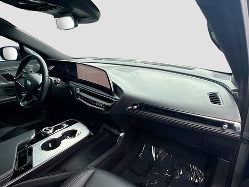 Used 2024 Cadillac Lyriq Tech RWD image 34
