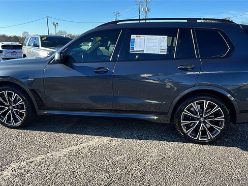Used 2022 BMW X7 M50i image 8