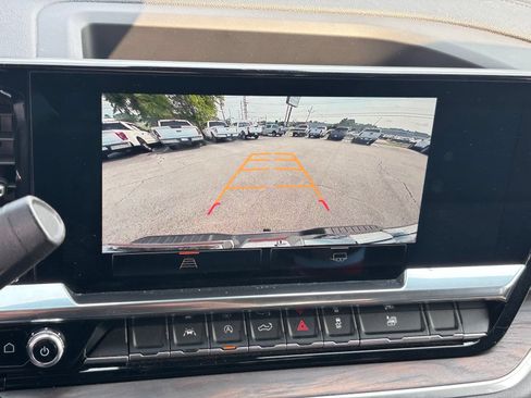 Used 2025 GMC Sierra 1500 SLT AWD/4WD image 13