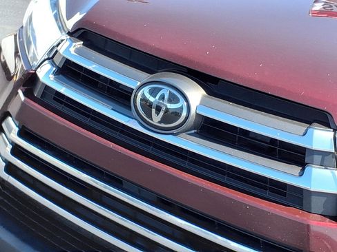 Used 2019 Toyota Highlander Limited image 32