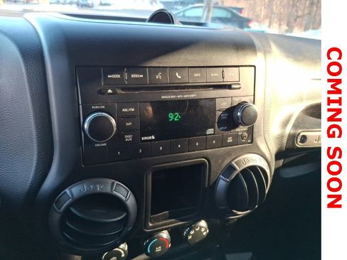 Used 2018 Jeep Wrangler Unlimited Sport w/ Connectivity Group image 9