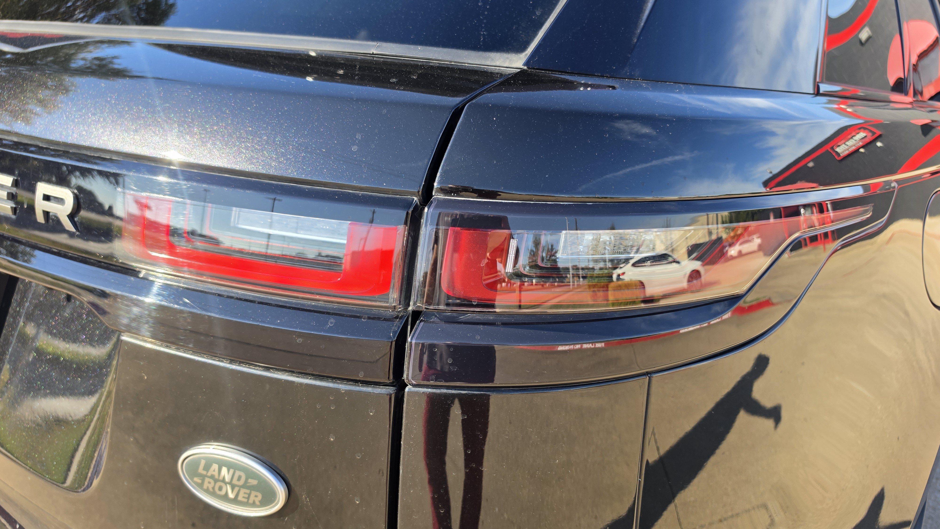 Used 2018 Land Rover Range Rover Velar R-Dynamic SE AWD/4WD image 9