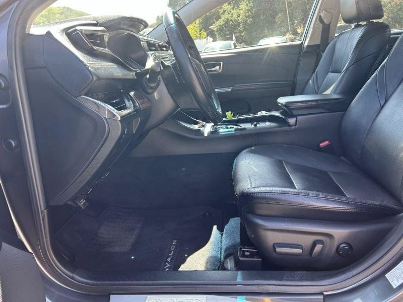 Used 2015 Toyota Avalon XLE w/ Preferred Accessory Package FWD image 6