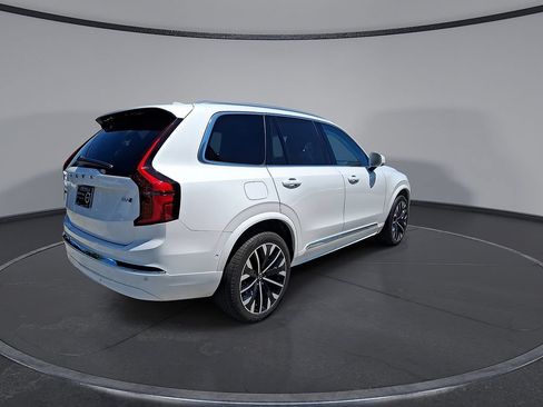 Certified 2025 Volvo XC90 B6 Plus AWD/4WD image 8