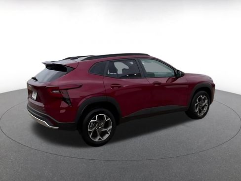 Used 2025 Chevrolet Trax LT FWD image 13