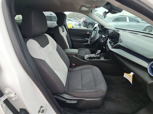 Used 2024 Chevrolet Trax LS image 8