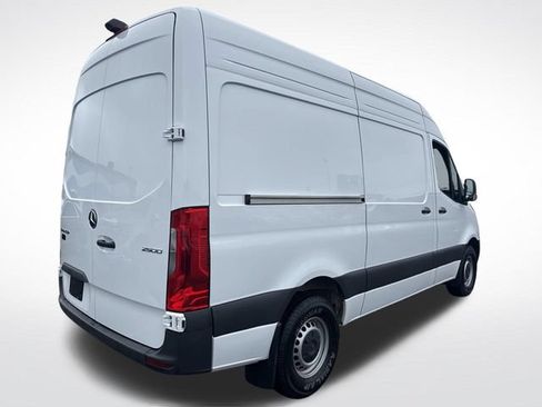 Used 2025 Mercedes-Benz Sprinter 2500 image 8