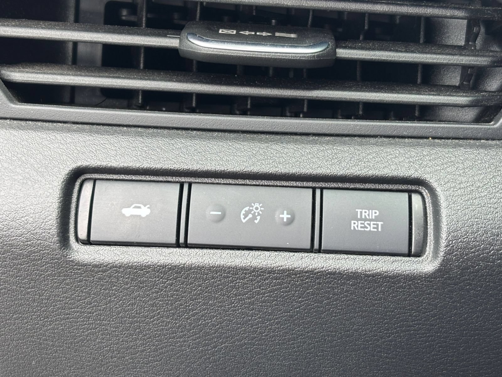 Used 2025 Nissan Altima 2.5 SV FWD image 22
