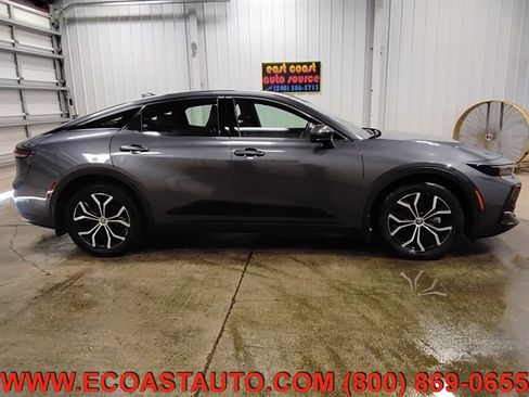 Used 2023 Toyota Crown AWD/4WD image 2