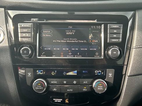 Used 2018 Nissan Rogue SV w/ Premium Package image 19