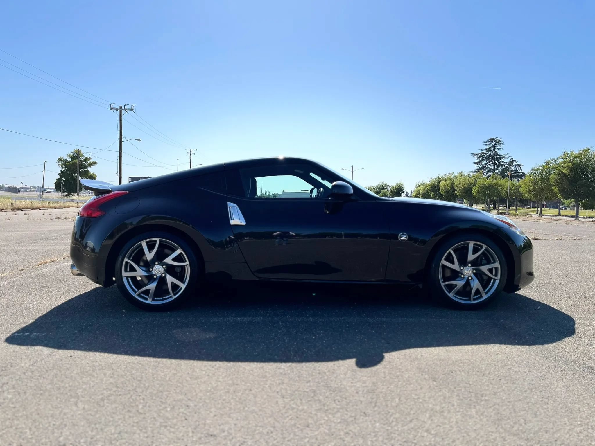 Used 2011 Nissan 370Z Touring w/ Sport Pkg RWD image 4