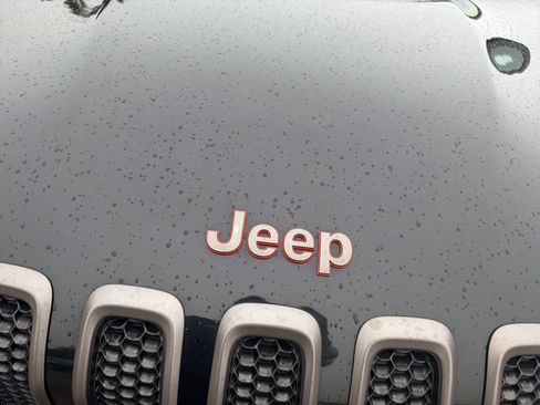 Used 2016 Jeep Cherokee 75th Anniversary image 31