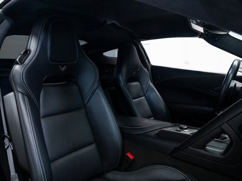 Used 2015 Chevrolet Corvette Z06 w/ 3LZ Preferred Equipment Group image 19