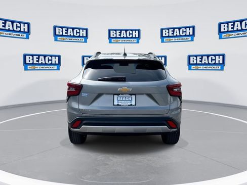 Used 2025 Chevrolet Trax LT w/ LT Convenience Package FWD image 7