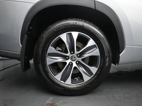 Used 2022 Toyota Highlander XLE image 10