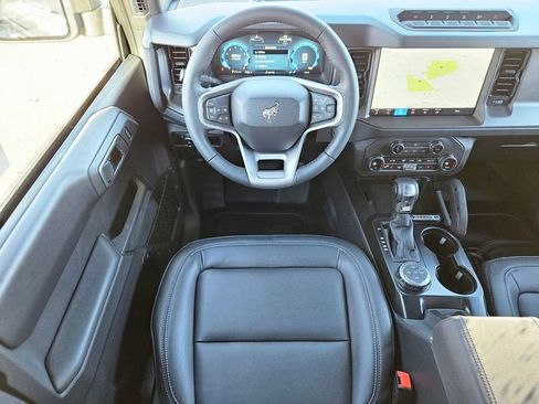 Used 2025 Ford Bronco Badlands image 11