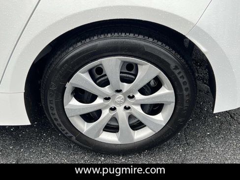 Used 2023 Toyota Corolla LE image 19