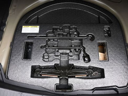 Used 2020 Toyota Corolla LE FWD image 27