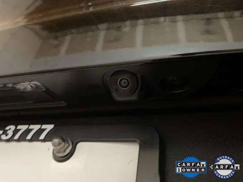 Used 2025 Volvo XC40 B5 Plus image 98